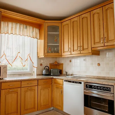 كريستان شقة