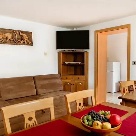 كريستان شقة